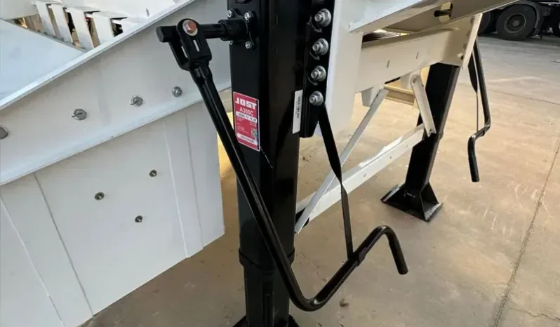 
								42000 L Oil Tanker Trailer full									