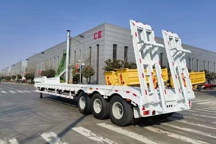 
								3 Axles 60t Lowbed Semi Trailer full									