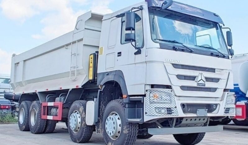 
								8×4 U-shape 23cbm Dump Truck full									