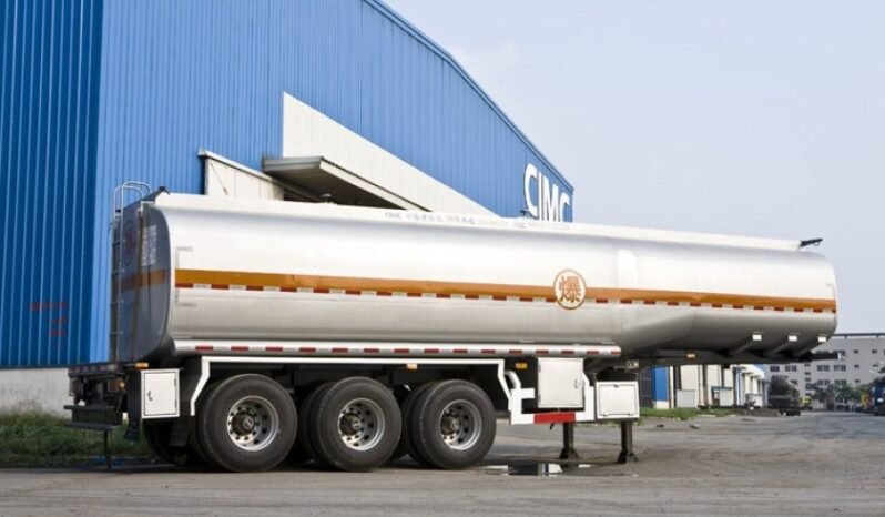 
								CIMC 3 Axle 40/45 m³ Bulk Cement Tank Semi Trailer full									