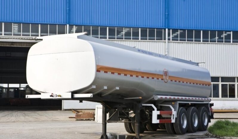 
								Oil Tanker Semi-trailer 3 Axle CIMC Fuel Tanker Semi-trailer full									