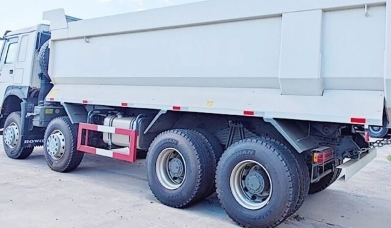 
								8×4 U-shape 23cbm Dump Truck full									