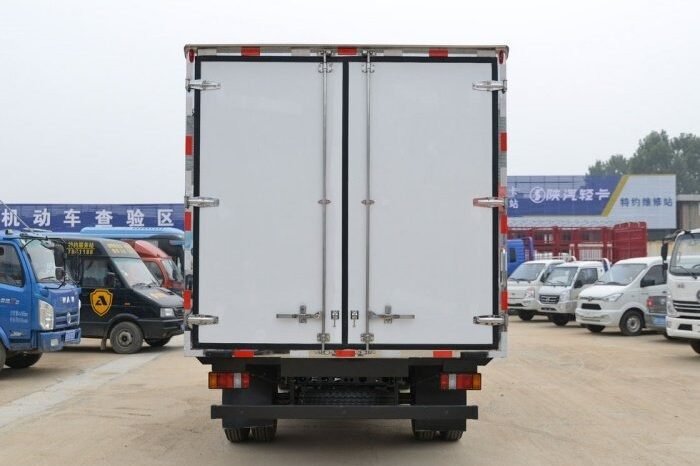
								JMC 4×2 Single Cabin Light Refrigerated Truck full									