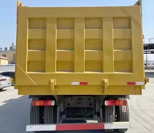 
								China Sinotruk HOWO Truck 6×4 Model Truck 30 Ton 10 Wheeler 371 375HP Used Tipping Heavy Dump Truck full									