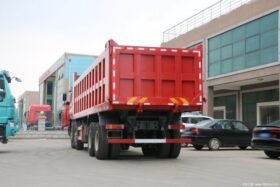 Sinotruk Howo 8×4 Dump Trucks 380HP 12 Wheels Good Quality Howo Dump Tipper Trucks