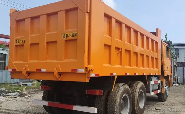 
								F3000 tipper truck full									