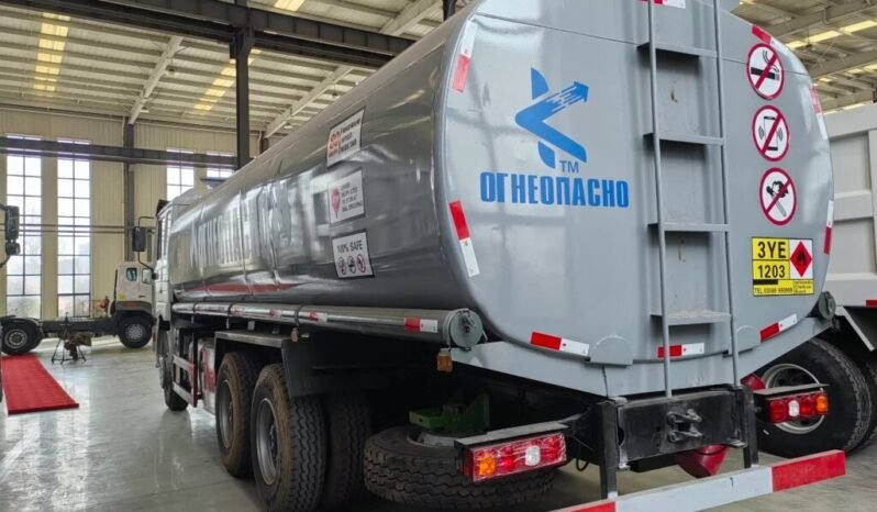 
								F3000 6×4 Fuel Truck full									