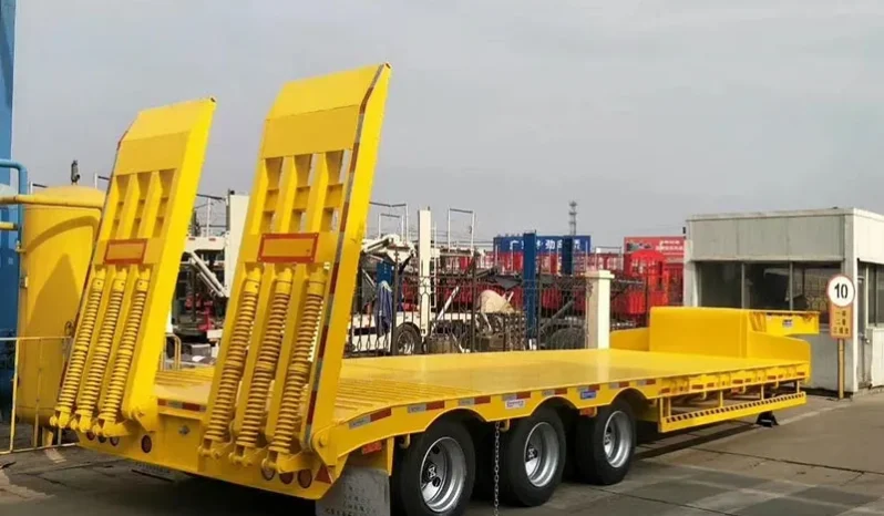 
								3 Axles Low Loader Trailer Lowbed  Semi Trailer full									