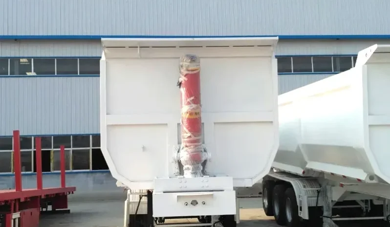 
								Tri Axle End Dump Trailer full									