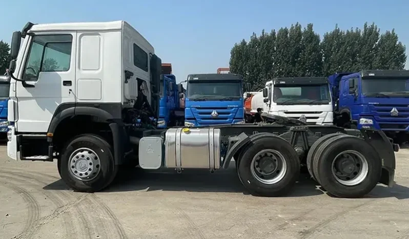 
								HOWO 6×4 tractor truck full									