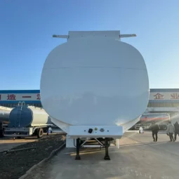 
										42000 L Oil Tanker Trailer full									