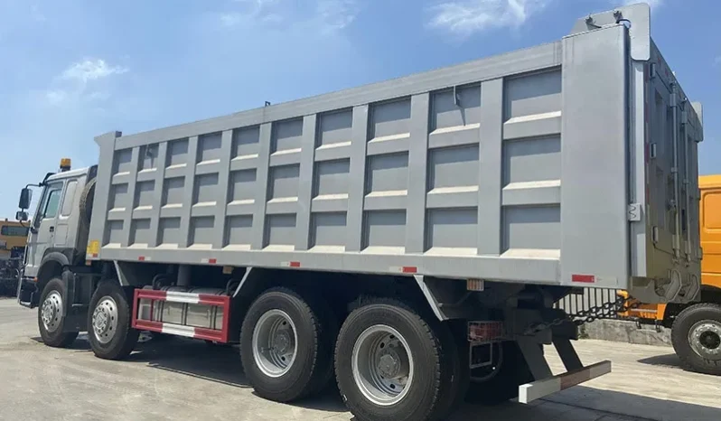 
								8×4 12 Wheeler Dump Truck full									