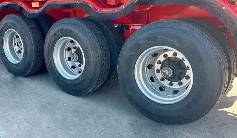 
								Flatbed trailer full									