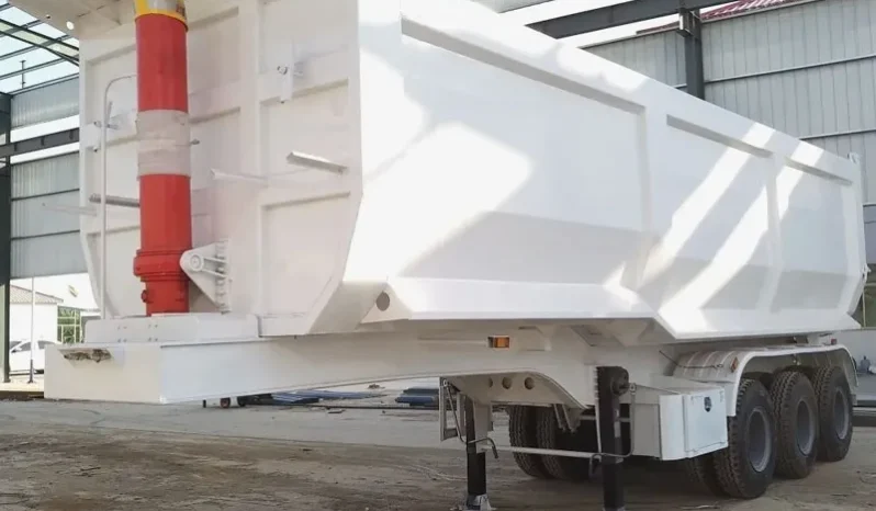 
								Tri Axle End Dump Trailer full									