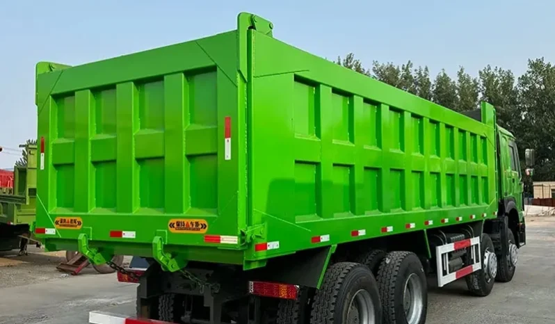 
								Dump Truck Tipper Truck full									