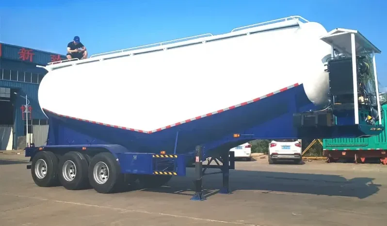 
								Fuel Tanker Trailer full									