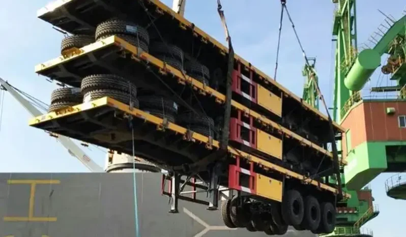 
								Flatbed trailer full									