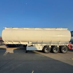 
										42000 L Oil Tanker Trailer full									