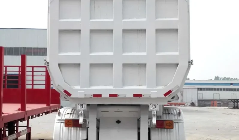 
								Tri Axle End Dump Trailer full									