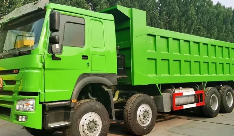 
								Dump Truck Tipper Truck full									