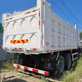 10 Wheeler Dump Truck
