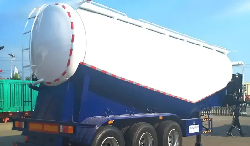 
								Fuel Tanker Trailer full									