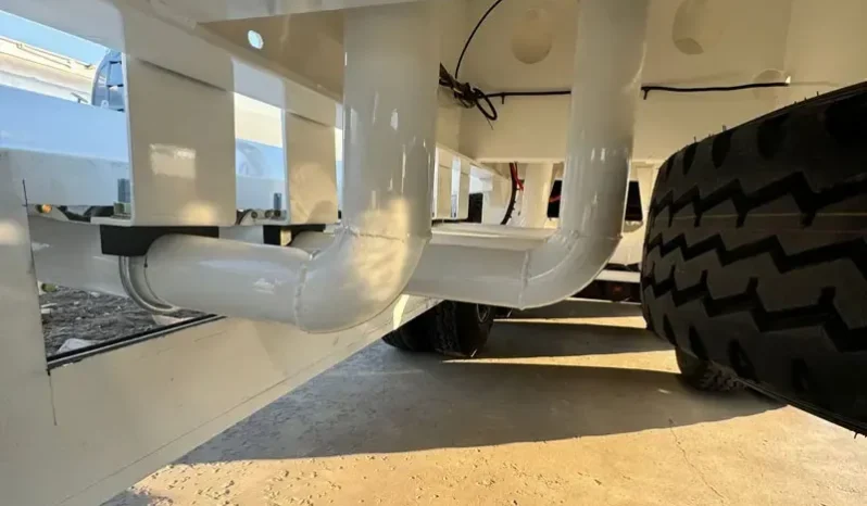 
								42000 L Oil Tanker Trailer full									