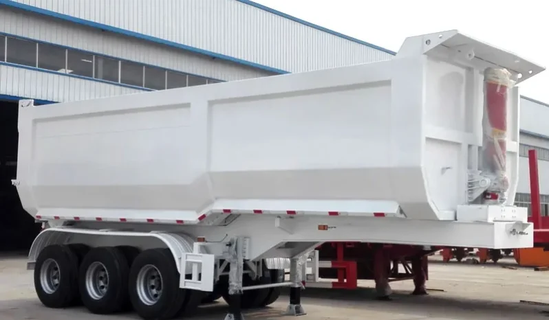 
								Tri Axle End Dump Trailer full									