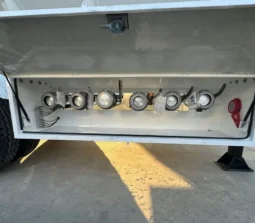 
										42000 L Oil Tanker Trailer full									