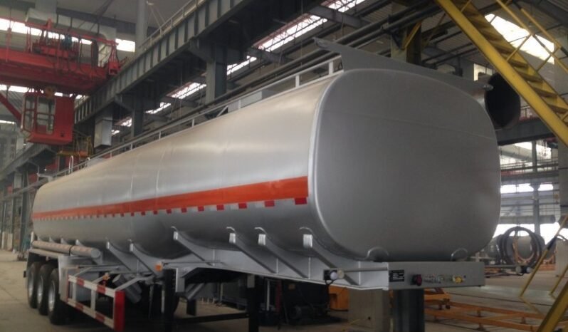 
								Oil Tanker Semi-trailer 3 Axle CIMC Fuel Tanker Semi-trailer full									